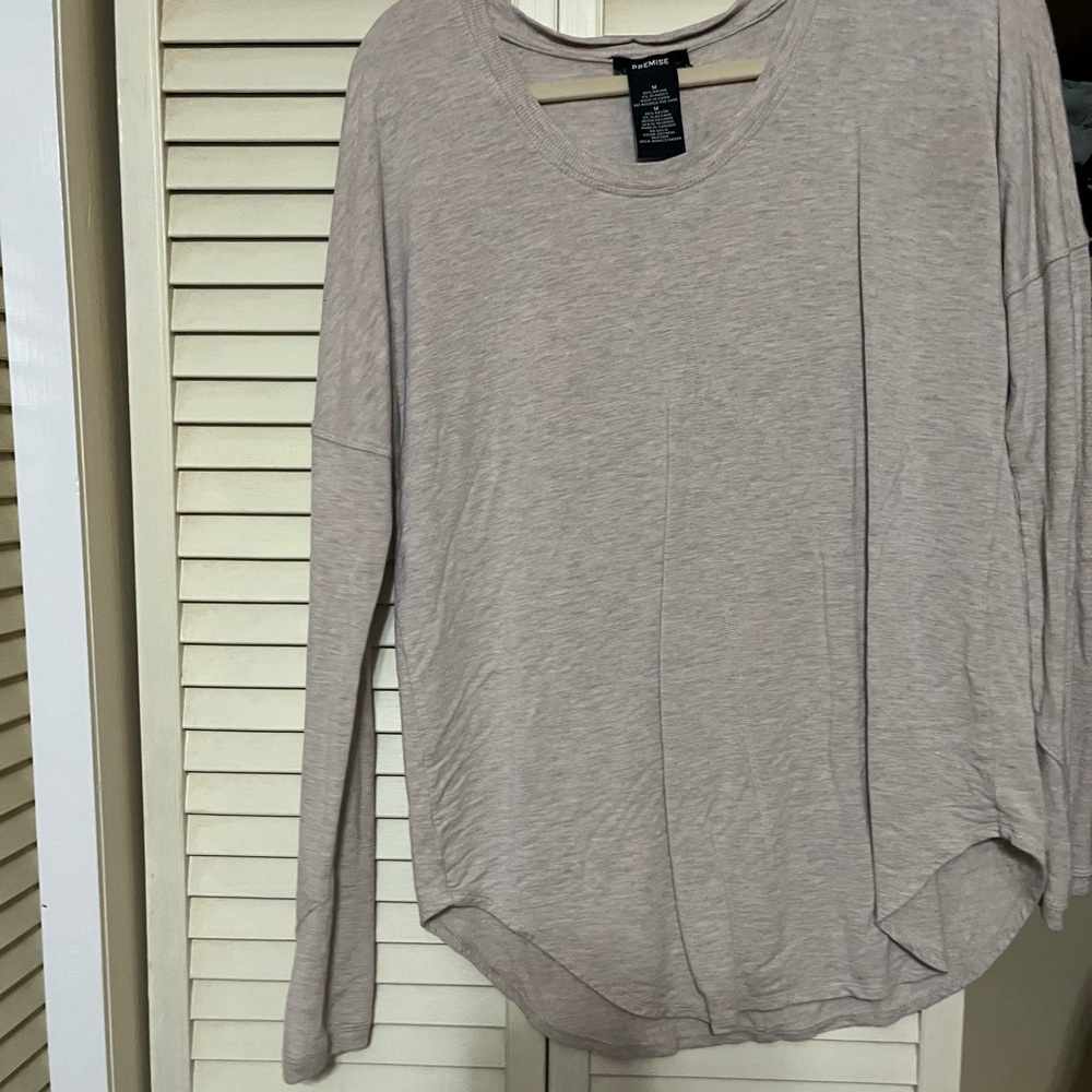 Curved hem long sleeve